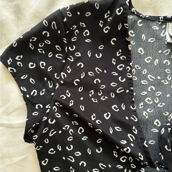 Black & White cropped Tie Top - Picture 5 of 5